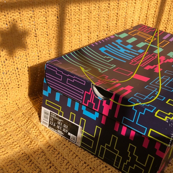 NIB- Nike KYRIE 6 Basketball ~New In Box - Picture 4 of 8